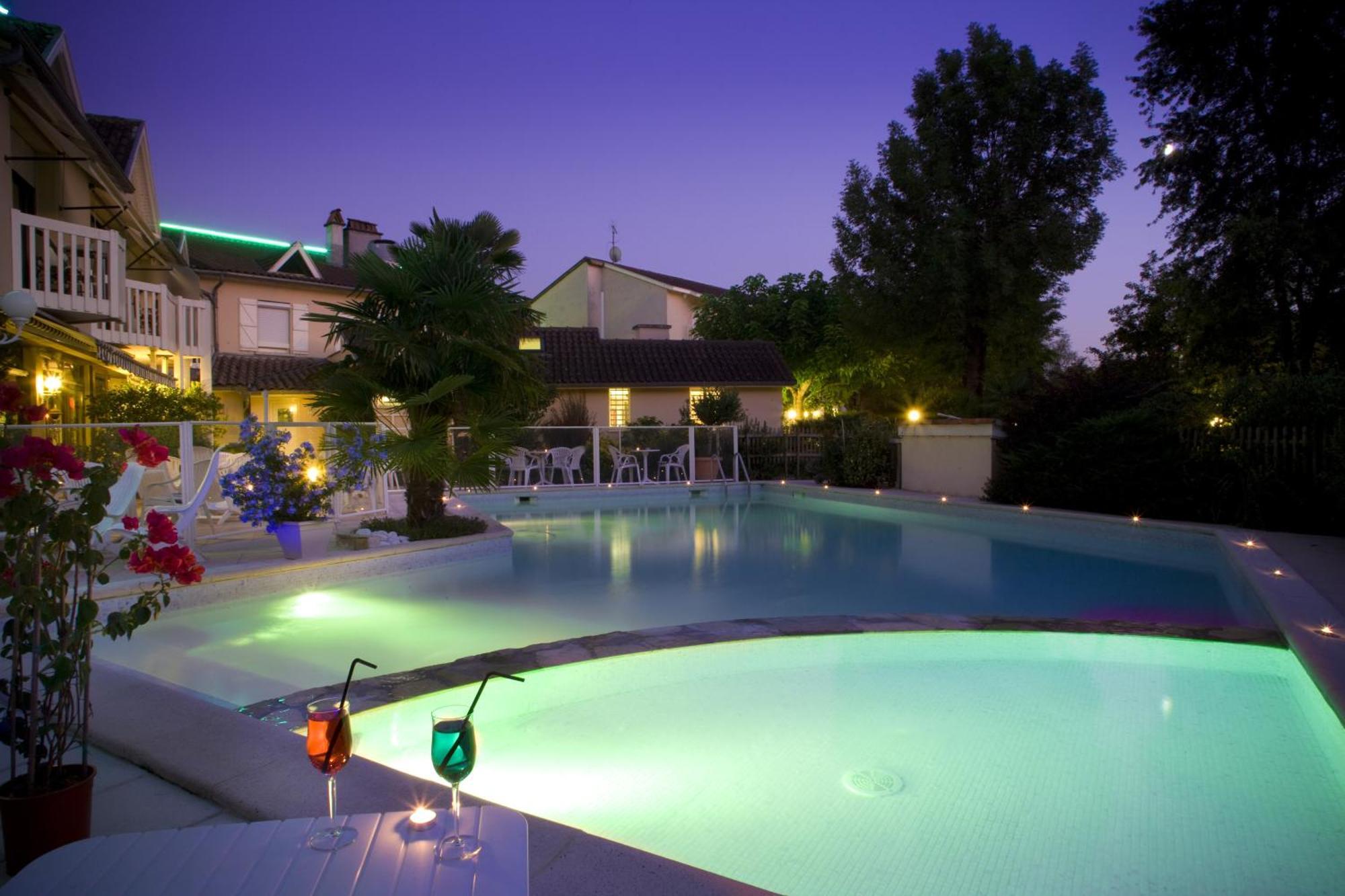 Logis Hotel - Restaurant - Spa - Le Relais De Farrou Villefranche-de-Rouergue Exterior photo